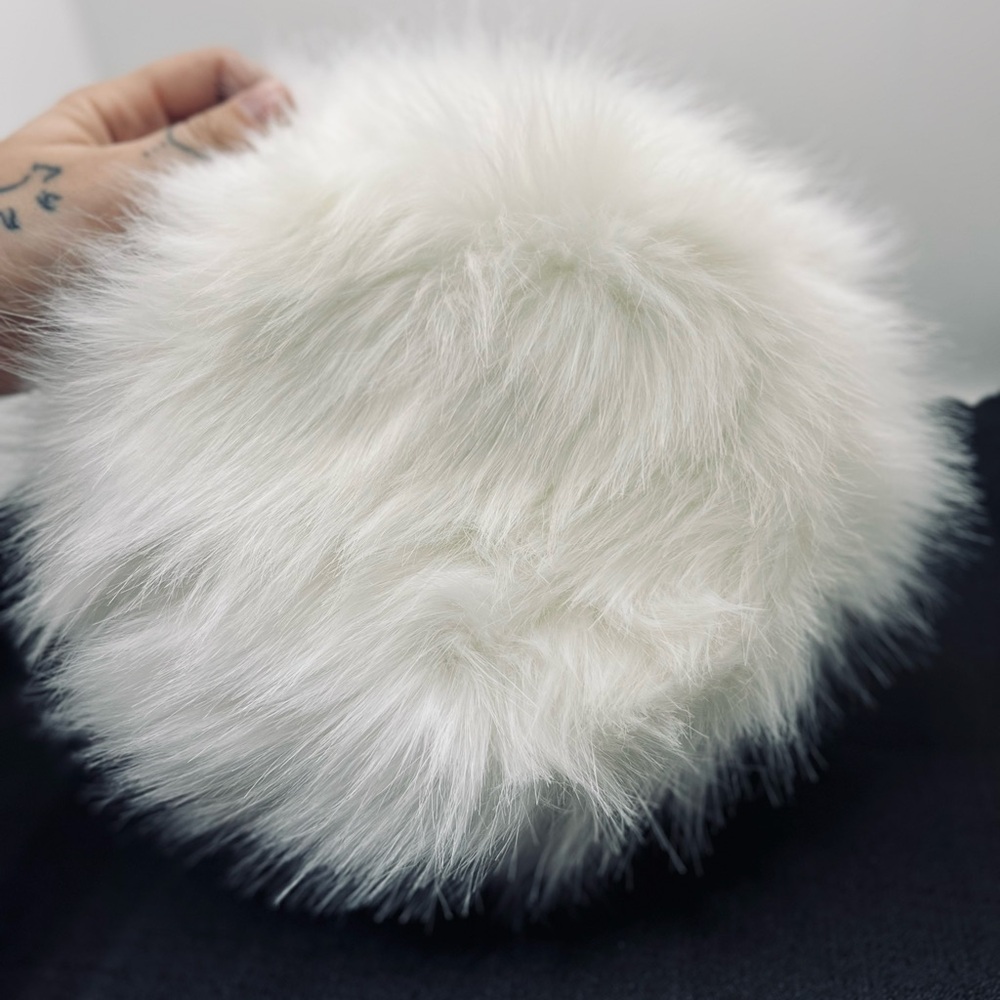 Women's Faux Fur Hat Sable Hat One Size White with Black Quilted Inside - Picture 4 of 7